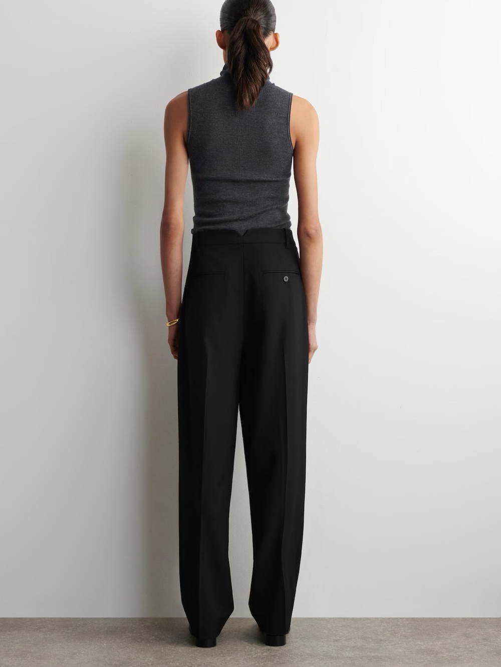 NWT (size 10) COS PLEATED WOOL-BLEND TAPERED PANTS - Picture 3 of 7